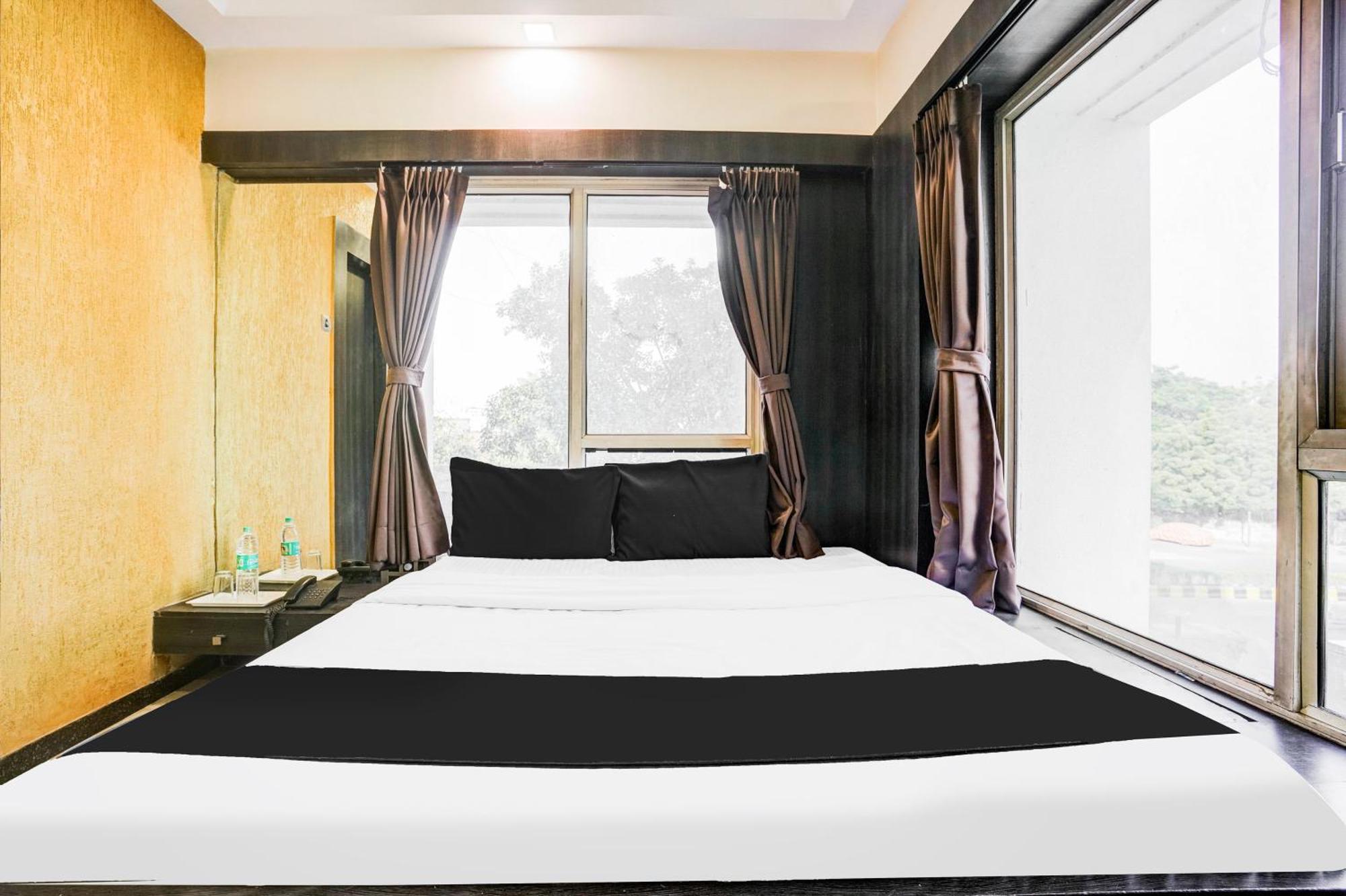 Super Collection O Ashram Road Near Sardar Bridge Formerly Hotel Apple Inn อาเมดาบัด ภายนอก รูปภาพ