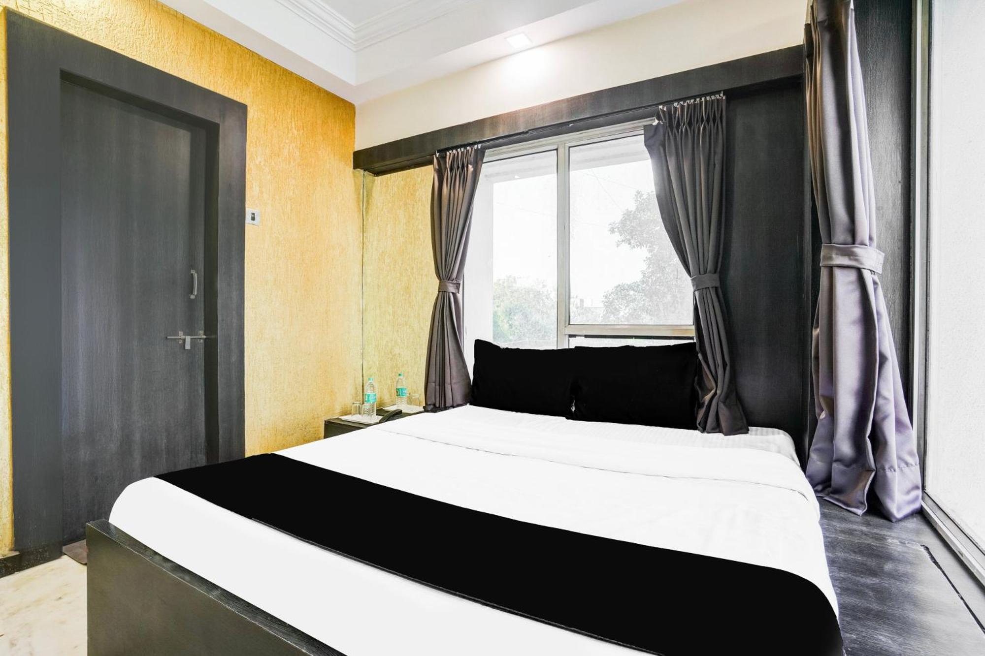 Super Collection O Ashram Road Near Sardar Bridge Formerly Hotel Apple Inn อาเมดาบัด ภายนอก รูปภาพ