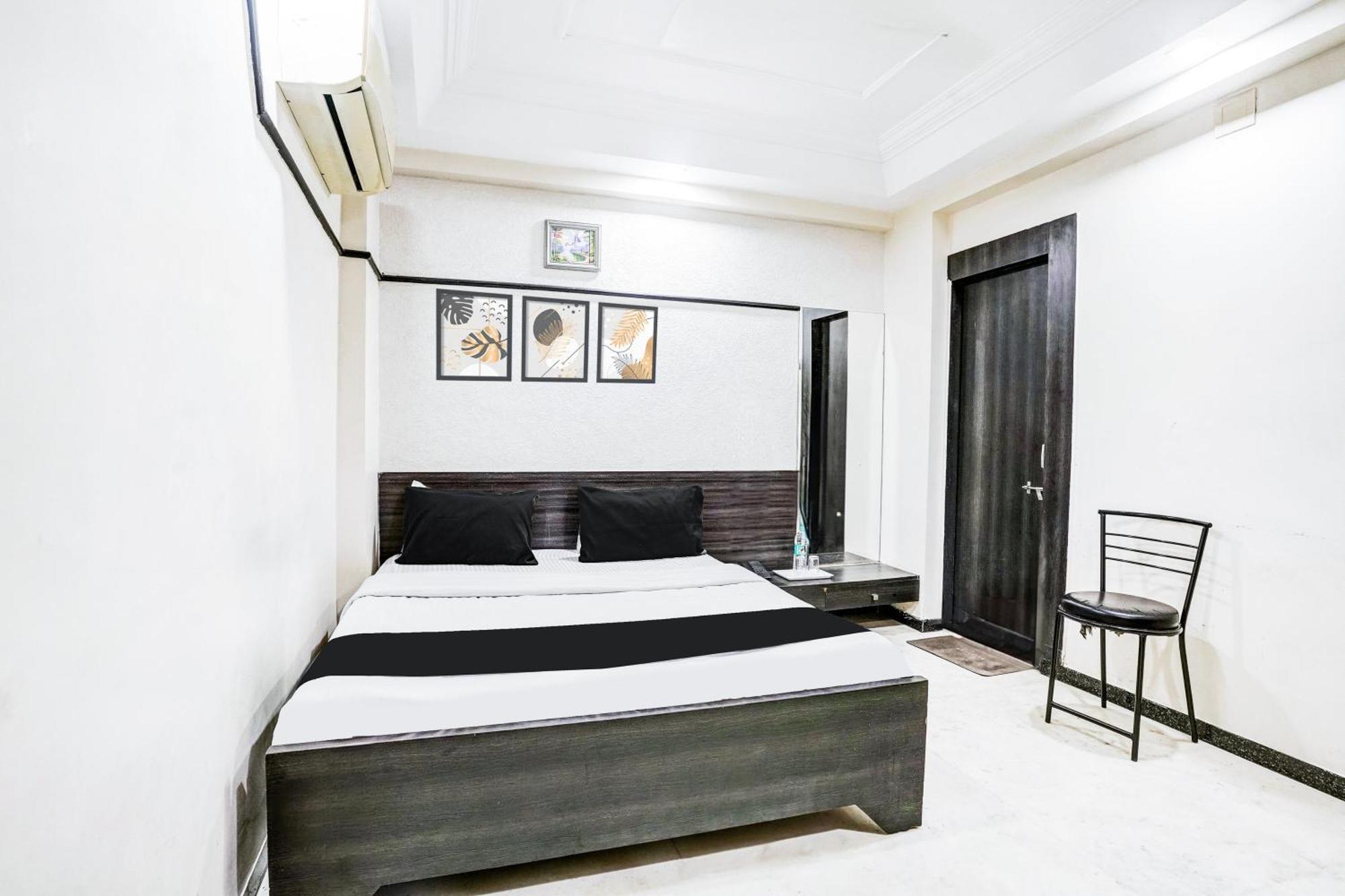 Super Collection O Ashram Road Near Sardar Bridge Formerly Hotel Apple Inn อาเมดาบัด ภายนอก รูปภาพ